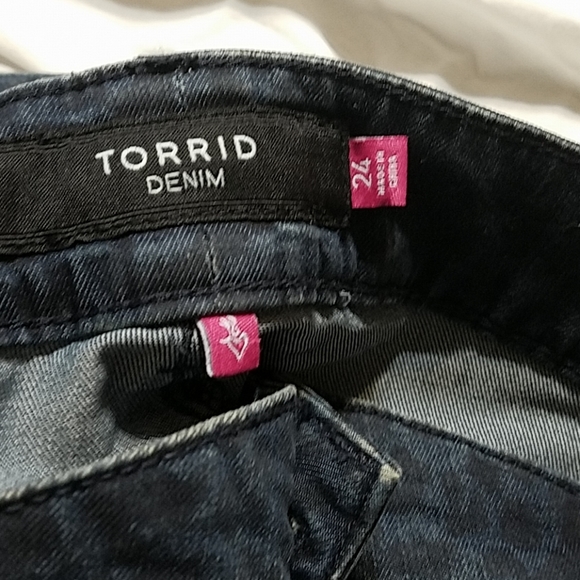 Torrid plus size 24 leopard print blue jeans - Picture 2 of 5